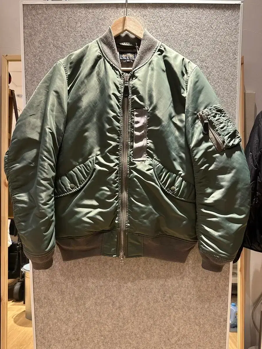 BEAMS PLUS L-3B DOWN BOMBER JACKET | 브랜드 중고거래 플랫폼, 번개장터